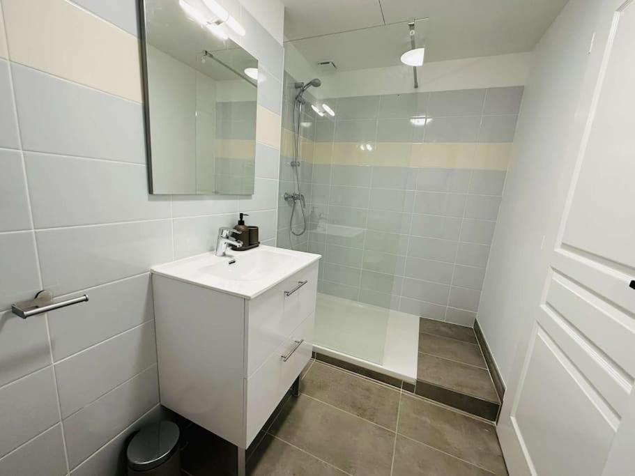 Apartment 5- Hypercentre - 4pers - Clim - Terrasse - Netflix